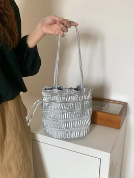 Сребърен плисиран шнур рамо кофа чанти жени дизайнер меки PU кожа малки чанти женски случайни чантата подмишниците чанта