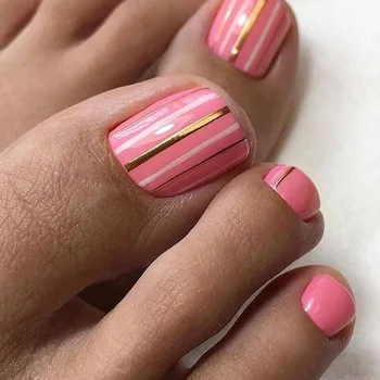 24pcs Розови фалшиви нокти на краката Златно фолио дизайн Мода Лятна преса върху ноктите за крака Носене на изкуствени нокти на краката Комплект за маникюр