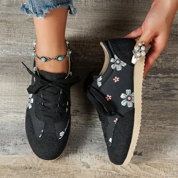 Дамски ежедневни обувки 2023 Пролет Нова мода дишаща мрежа маратонки женски кръг пръсти цвете ходене вулканизирани обувки за жени