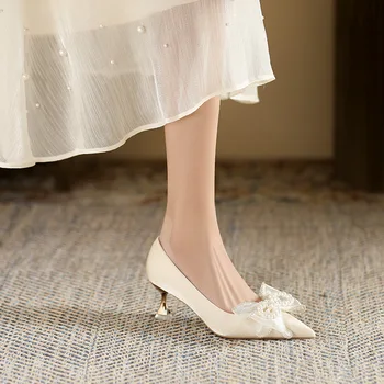 Размер 34-43 Сватбени обувки със сватбени обувки на токчета на стилет 2023 Нови 5,5 см високи токчета лък помпи Дамски обувки на токчета