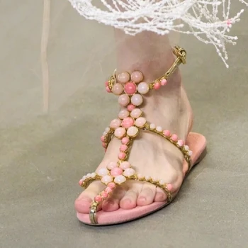 Плосък T-вързан скъпоценен камък цвете детайл сандали римски стил кухи прашка глезена презрамки писта секси жени летни ежедневни обувки